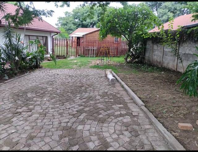 3 BEDROOM HOUSE FOR SALE IN RUSTENBURG EAST